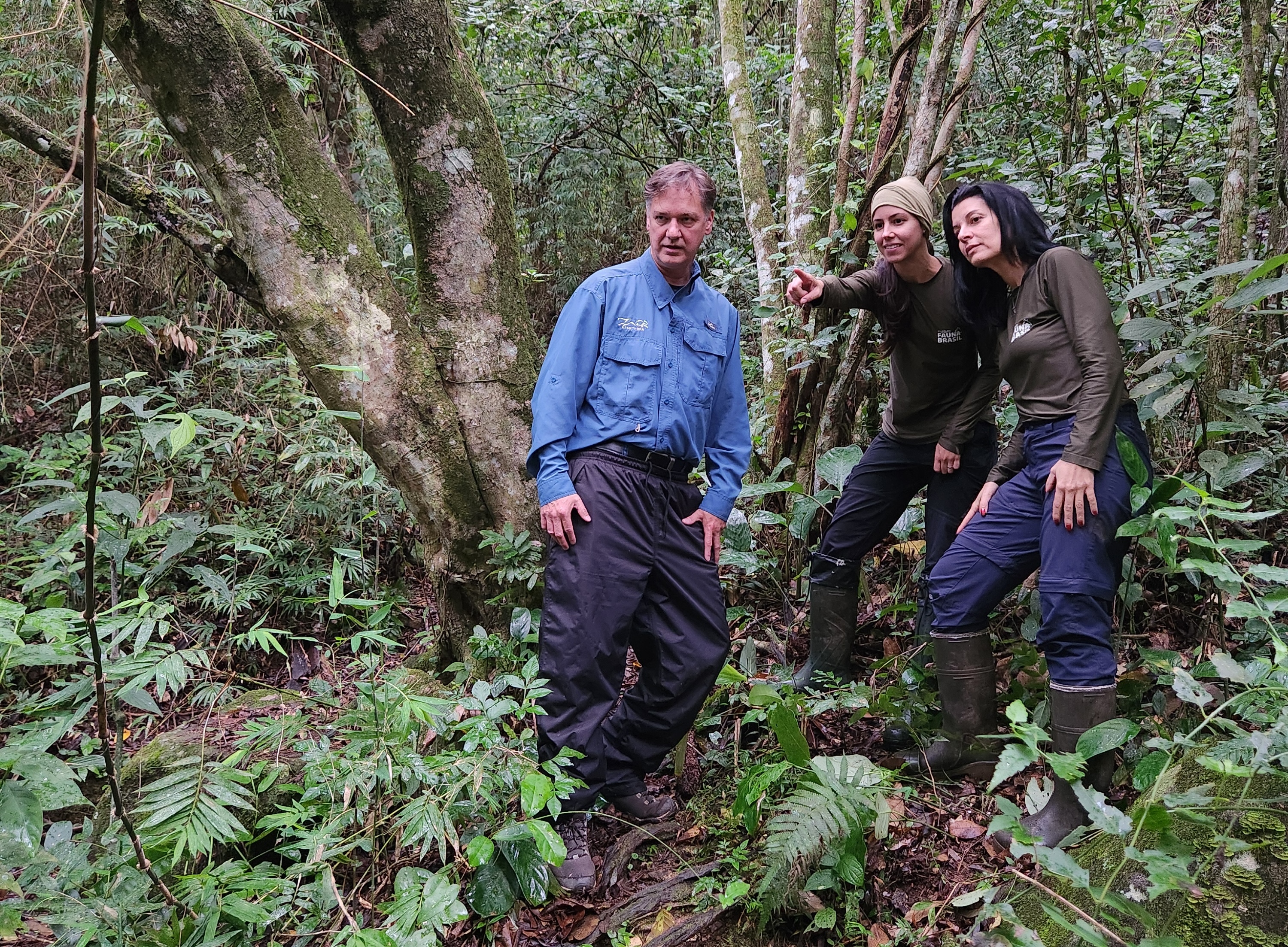 Panthera and Instituto Fauna Brasil researchers in the field